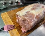 Une image de l'étape 1 de Carré de porc mariné au miel et tomates.