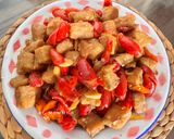 Foto langkah ke 4 dari resep Oseng Tempe Gembus Kulit Melinjo (pedas manis).