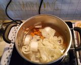 A picture of step 1 of Rice Porridge with Shrimp and Vegetables.