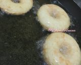 Foto langkah ke 5 dari resep Donat Menul Praktis Tanpa Telur .