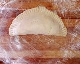 A picture of step 5 of Potatoes fried pie.