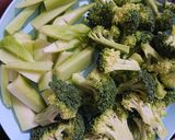 Foto langkah ke 1 dari resep Tumis Brokoli ft. Mix Vegetables Bumbu Saus Tiram.