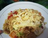 Foto langkah ke 4 dari resep Mi goreng ala putri Rini.