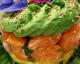 Une image de l'étape 3 de Tartare de saumon à l'ananas et l'avocat.