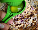 Foto del paso 3 de la receta: Ensalada para tacos de camarón