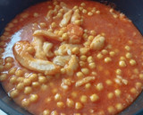 Foto del paso 3 de la receta: Potaje de garbanzos de bacalao con tomate 🍅🐟