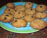 Foto del paso 4 de la receta: Galletitas con chips de chocolates y azúcar mascabo. SIN MANTECA
