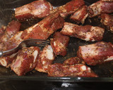 Foto del paso 2 de la receta: Costillar adobado con patatas fritas