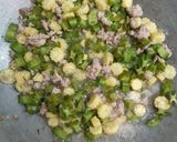 รูปขั้นตอนการทำที่ 1 ของ ข้าวโพดอ่อนถั่วพูผัดหมูสับใส่ไข่