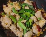 รูปขั้นตอนการทำที่ 3 ของ ไก่ผัดตะไคร้ (เผ็ด)