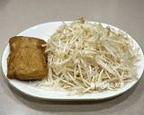 A picture of step 1 of Garlic Bean Sprouts with Fried Tofu Skins.