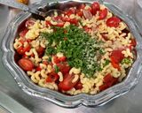 Une image de l'étape 8 de Salade de pâtes aux tomates cerises, poivrons rouges grillés et persil.