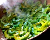 รูปขั้นตอนการทำที่ 4 ของ เมนู : มะระผัดไข่ #สูตรเพื่อสุขภาพ