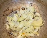 A picture of step 3 of Salisbury steaks/ hamburger steaks.