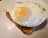 A picture of step 3 of Fried egg and bacon sarnie.