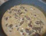 Tejszínes rókagomba pörkölt recept fázis 5 fotója