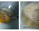Foto langkah ke 2 dari resep Simple moist chocolate cake.