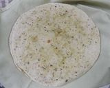 Foto del paso 1 de la receta Tortilla con perejil rellena con huevos revueltos, salchichón y jamón