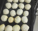 A picture of step 6 of Baked Vada Pav.