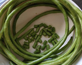 A picture of step 1 of String Beans or Long Beans.