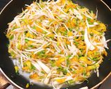 Hình bước làm 1 của món Bánh xèo chay
