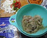Foto del paso 1 de la receta: Rapiditas con pollo y ensalada!