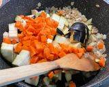 Une image de l'étape 12 de Dahl au curry jaune, légumes, cajous et gingembre au lait de coco.