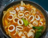 Foto langkah ke 5 dari resep Cumi & Udang saus padang.