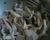 Foto langkah ke 3 dari resep Tumis Pentol Jamur.