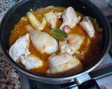 Foto del paso 4 de la receta: Pollo encebollado al ras el hanout propio infusionado en azafrán