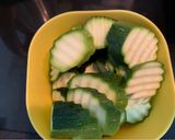 รูปขั้นตอนการทำที่ 1 ของ ซูกินีผัดไข่ 🥒🍳 ปรุงน้อยเพื่อสุขภาพ