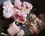 Hình bước làm 1 của món Đuôi heo nấu pate