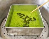 Foto langkah ke 6 dari resep Bolu Daun Kelor 🌿 TANPA TIMBANGAN, TANPA OVEN.