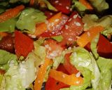 Foto del paso 2 de la receta: Ensalada de tomate lechuga Zanahoria y sésamo