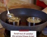 Foto langkah ke 2 dari resep Spammy Egg Rice.