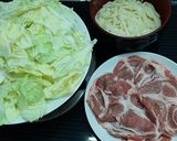 รูปขั้นตอนการทำที่ 2 ของ อุด้งนาเบะผักกาดขาวหมูสไลด์ (豚バラ白菜のうどん鍋)