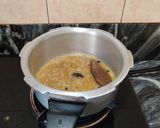 A picture of step 4 of Egg peas masala.