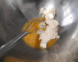 Foto del paso 3 de la receta: Tarta salada de gorgonzola y pera con cebolla caramelizada