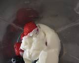 Strawberry and blue berry smoothie recipe step 1 photo