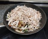 Foto del paso 3 de la receta: Taco de lechuga con pollo desmechado sazonado
