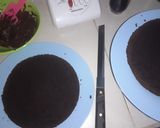 Foto langkah ke 5 dari resep Double Chocolate Layer Cake.