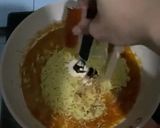 Foto langkah ke 6 dari resep Indomie spicy garlic cheese.
