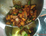 செட்டிநாடு கதம்ப சாம்பார் (Chettinad kathamba sambar recipe in tamil) ரெசிபி ஸ்டேப் 7 புகைப்படம்