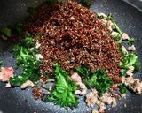 Foto del paso 4 de la receta: Kale con quinoa roja y carne picada