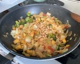 Foto del paso 7 de la receta: Wok de repollo picudo con manzana y cacahuetes