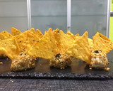 Foto del paso 2 de la receta: Murciélagos 🦇 de queso 🧀 para Halloween 🎃