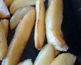 Foto del paso 7 de la receta: Chauchas en salsa de tomate con huevos y papas doradas