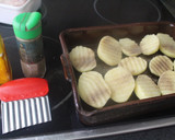 Foto del paso 4 de la receta: Pollo al horno con patatas, tomate, cebolletas y ajo