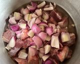 A picture of step 1 of Bhuna hua Gosht.