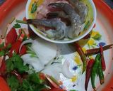 รูปขั้นตอนการทำที่ 1 ของ ยำวุ้นเส้นกุ้งไก่สับ